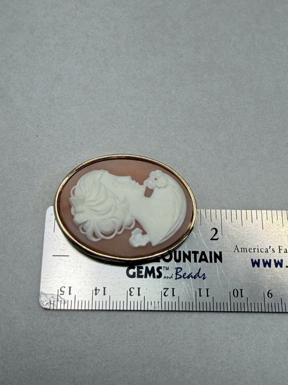 Vintage Cameo Brooch Gold Tone Oval Lady Portrait Pin Victorian Revival Style - Picture 4 of 5
